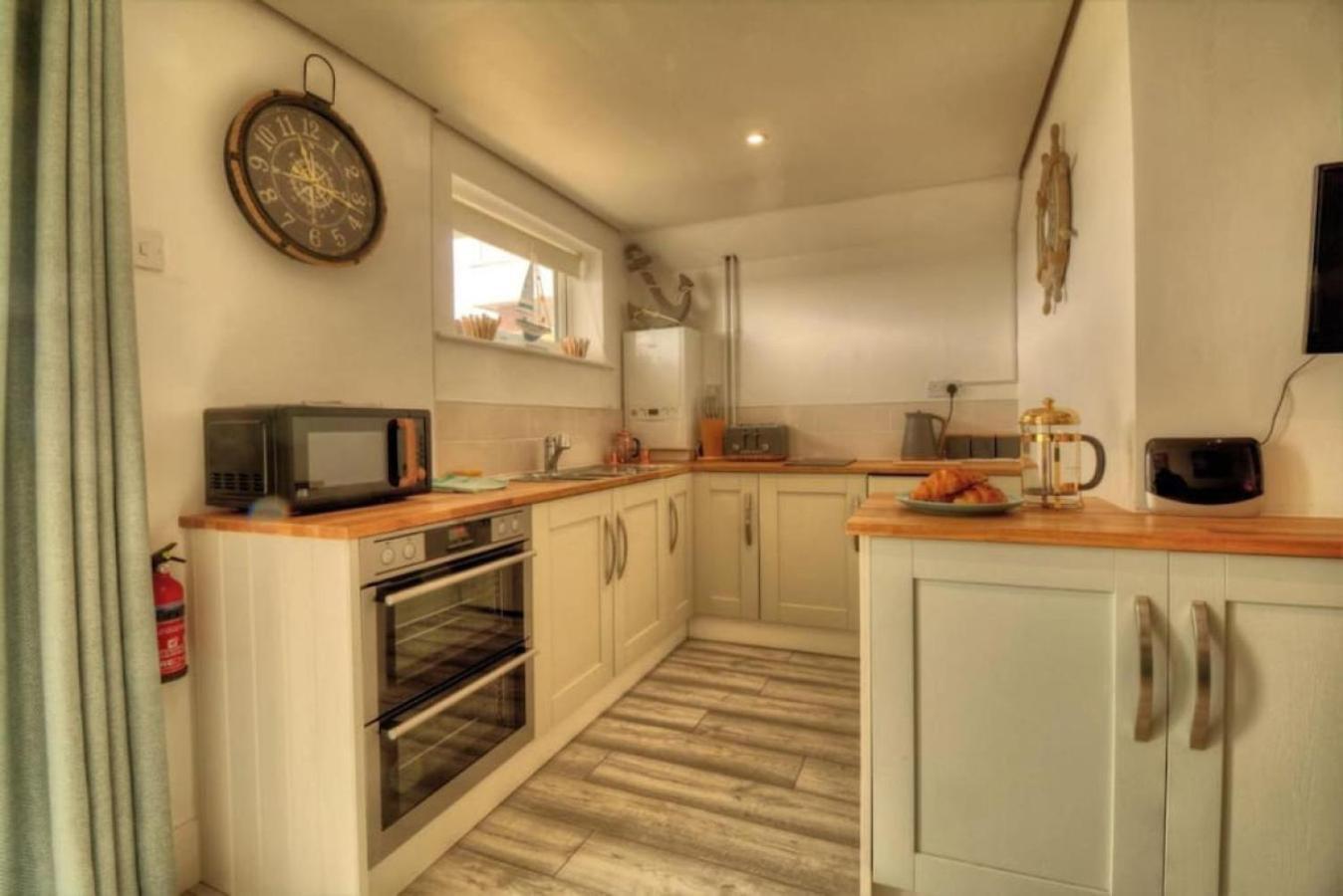 Air Maison - Solent View Beachfront Apartment South Hayling Bagian luar foto